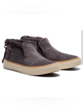 TOMS Women's Size 9 Paxton Gray Suede Leather Faux Fur Sneaker
Shoes 10012386